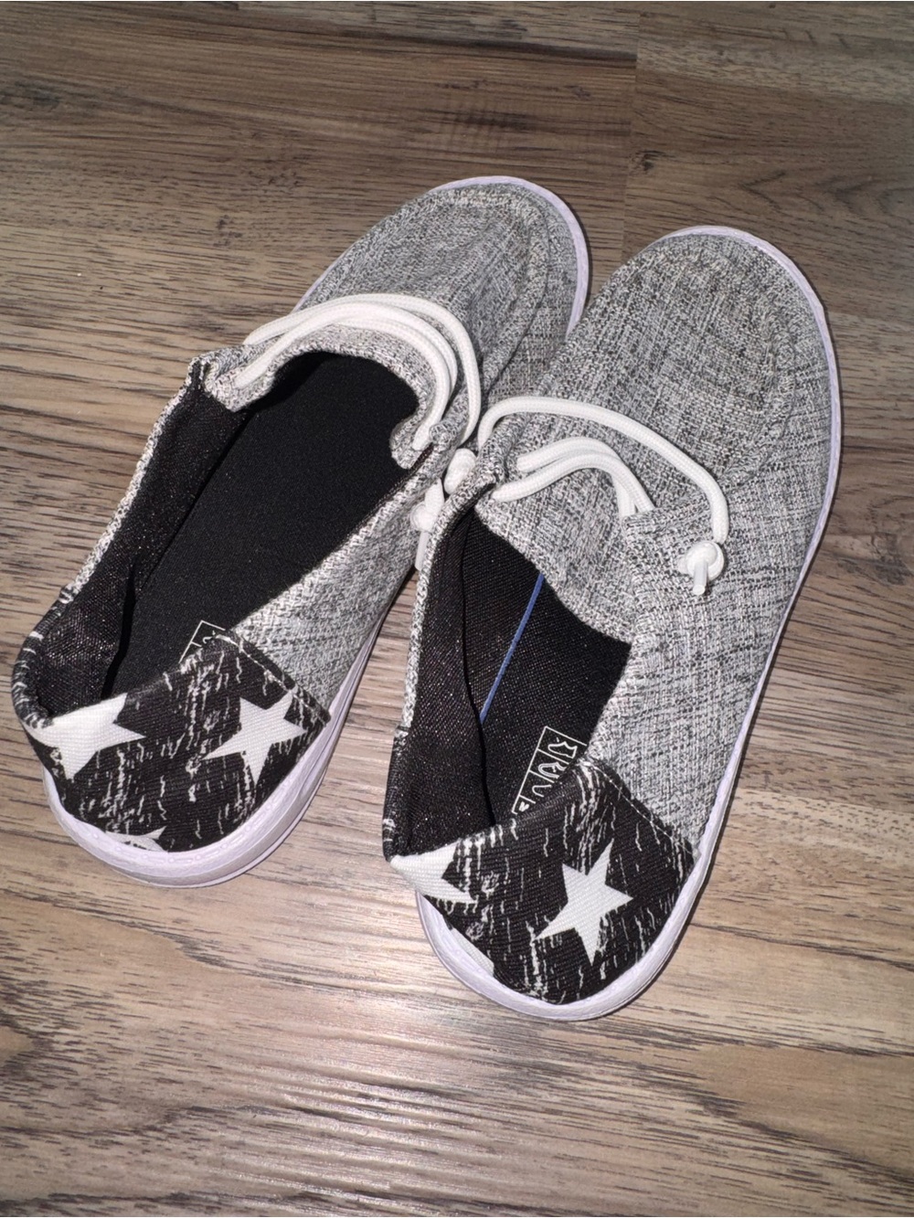NEW Men’s Grey Knit Slip-On Sneakers with Star Accent